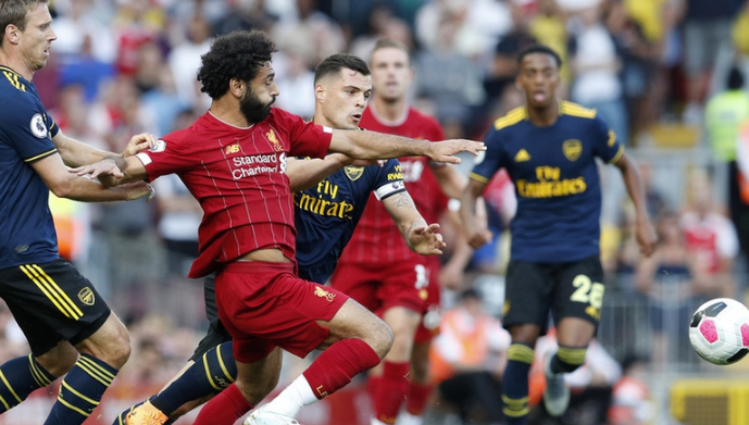 曼联主场获胜,继续领跑积分榜 曼联主场获胜,继续领跑积分榜