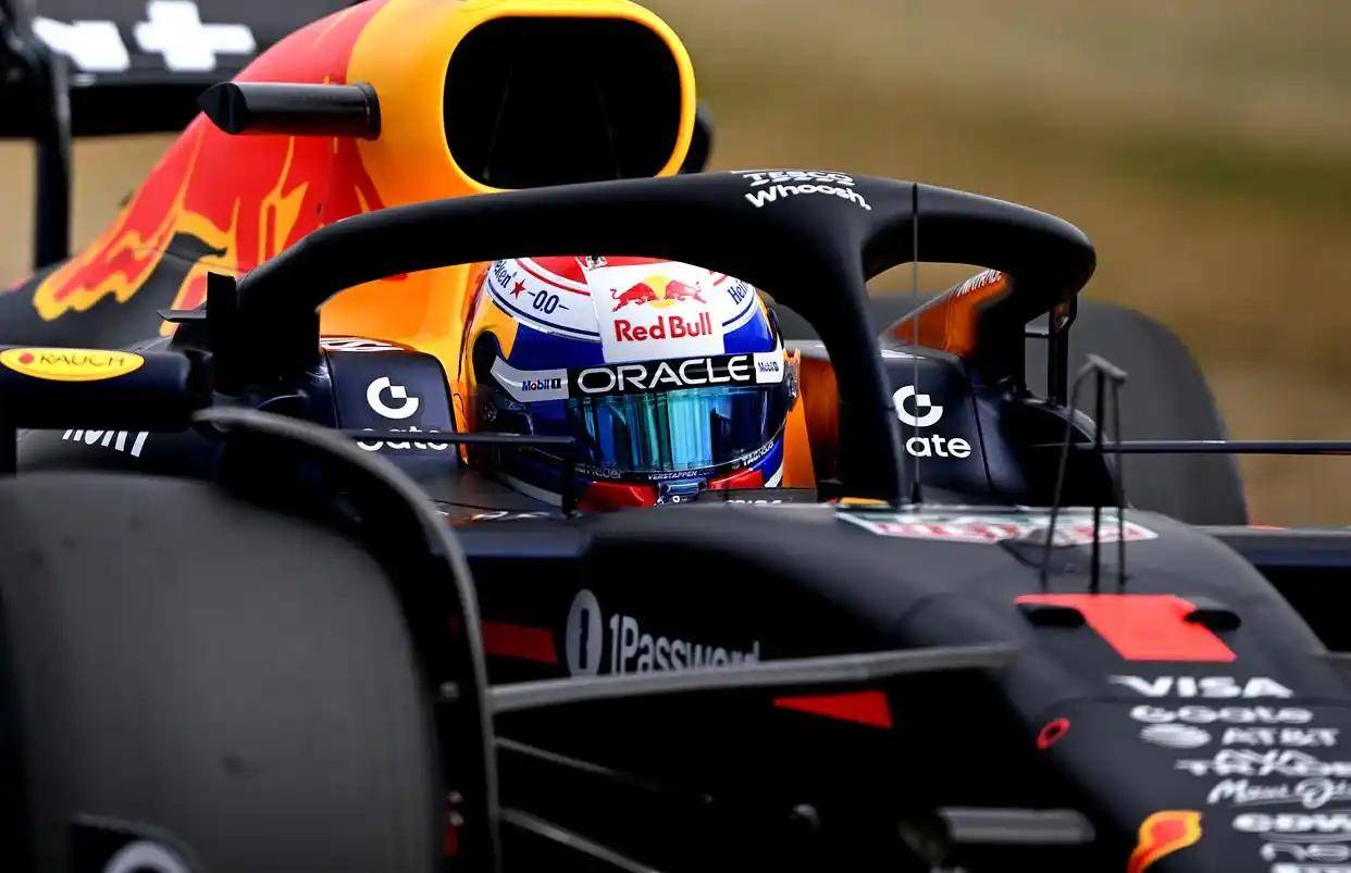 红牛车队完胜梅赛德斯,塞恩斯刷新纪录 红牛车队完胜梅赛德斯,塞恩斯刷新纪录