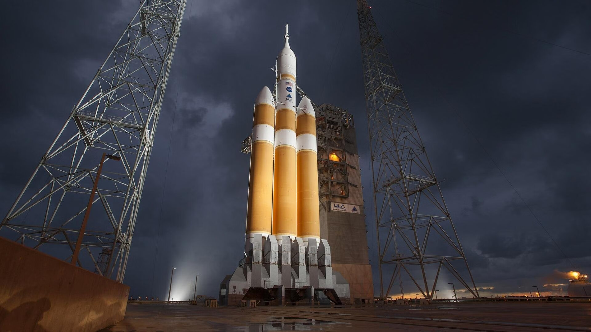 足球之日的双面启示，个人里程碑与集体爆冷，殊途同归的绿茵交响