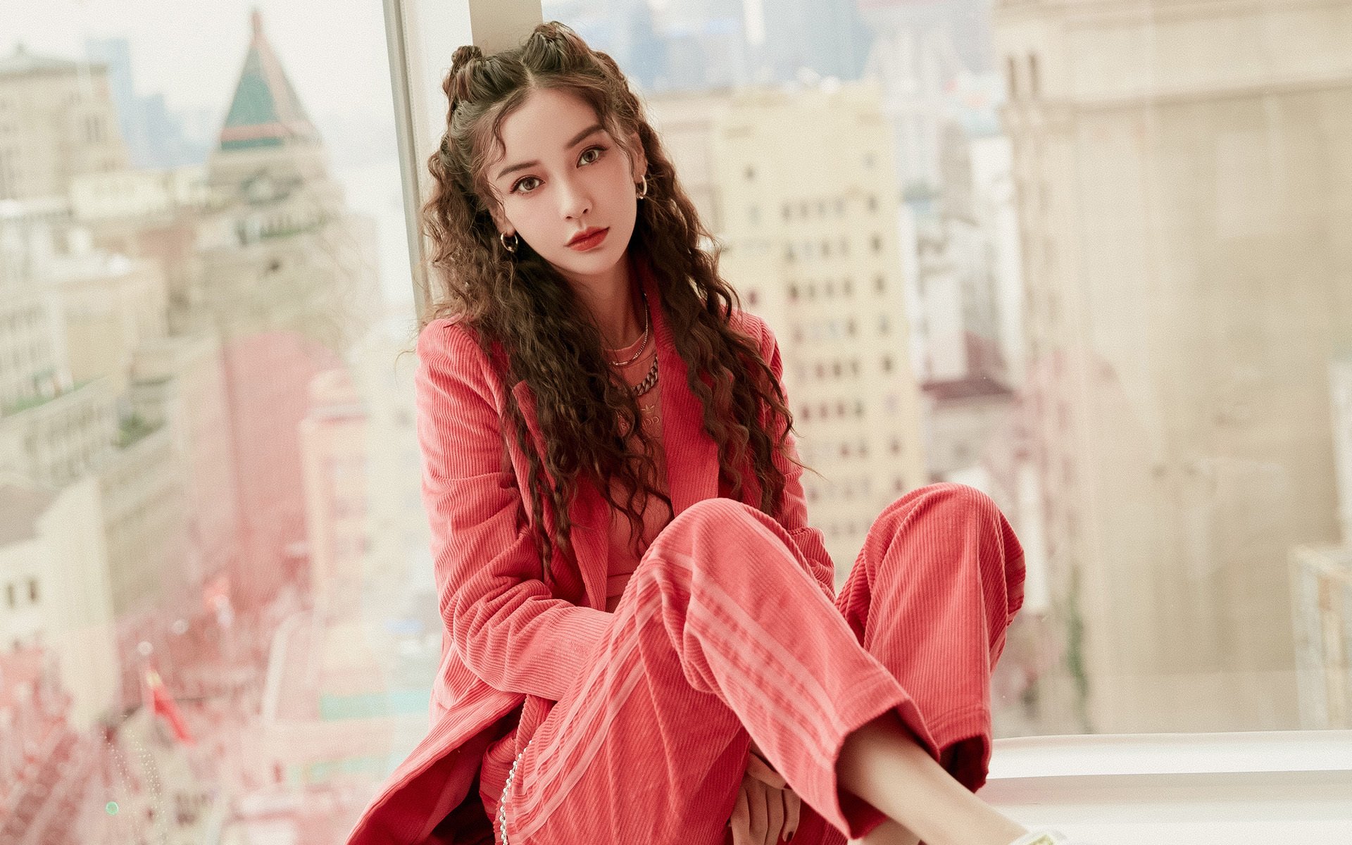 巴黎夜空为谁点亮？姆巴佩用1.8亿欧元的身价踢出无价之夜