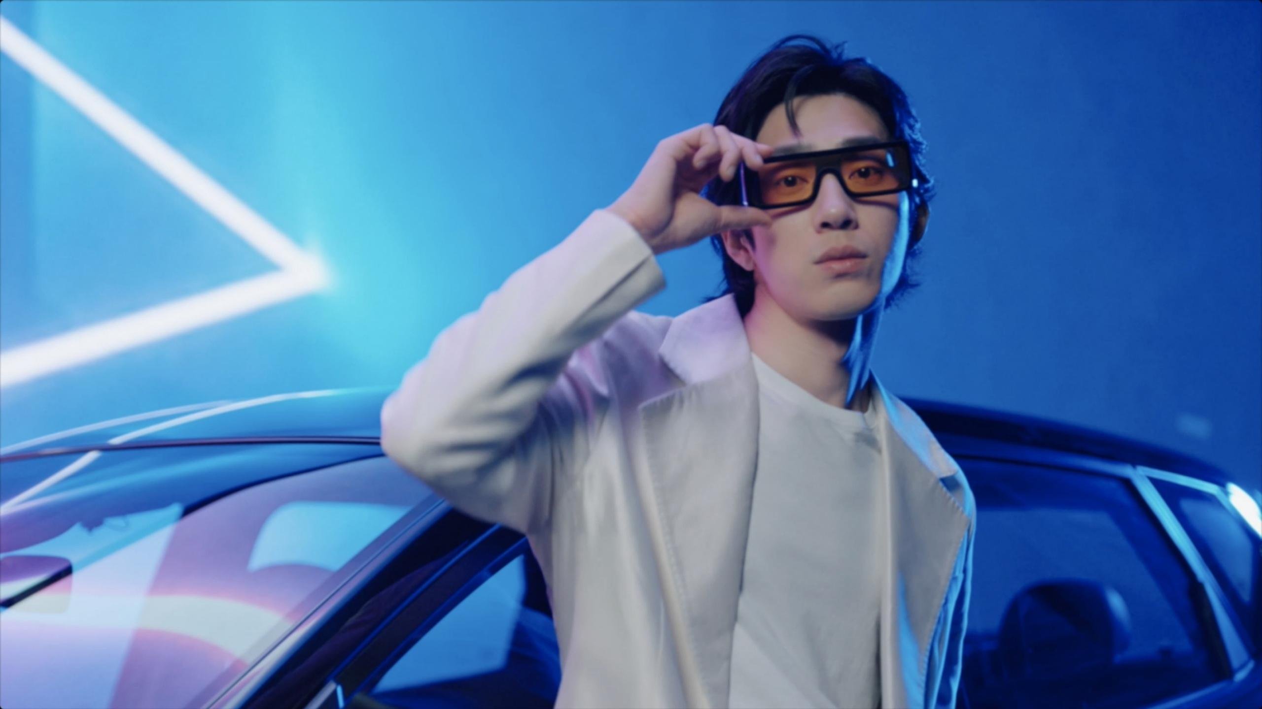 赛道与草坪的平行史诗,弗拉霍维奇在F1引擎轰鸣中完成的寂静里程碑